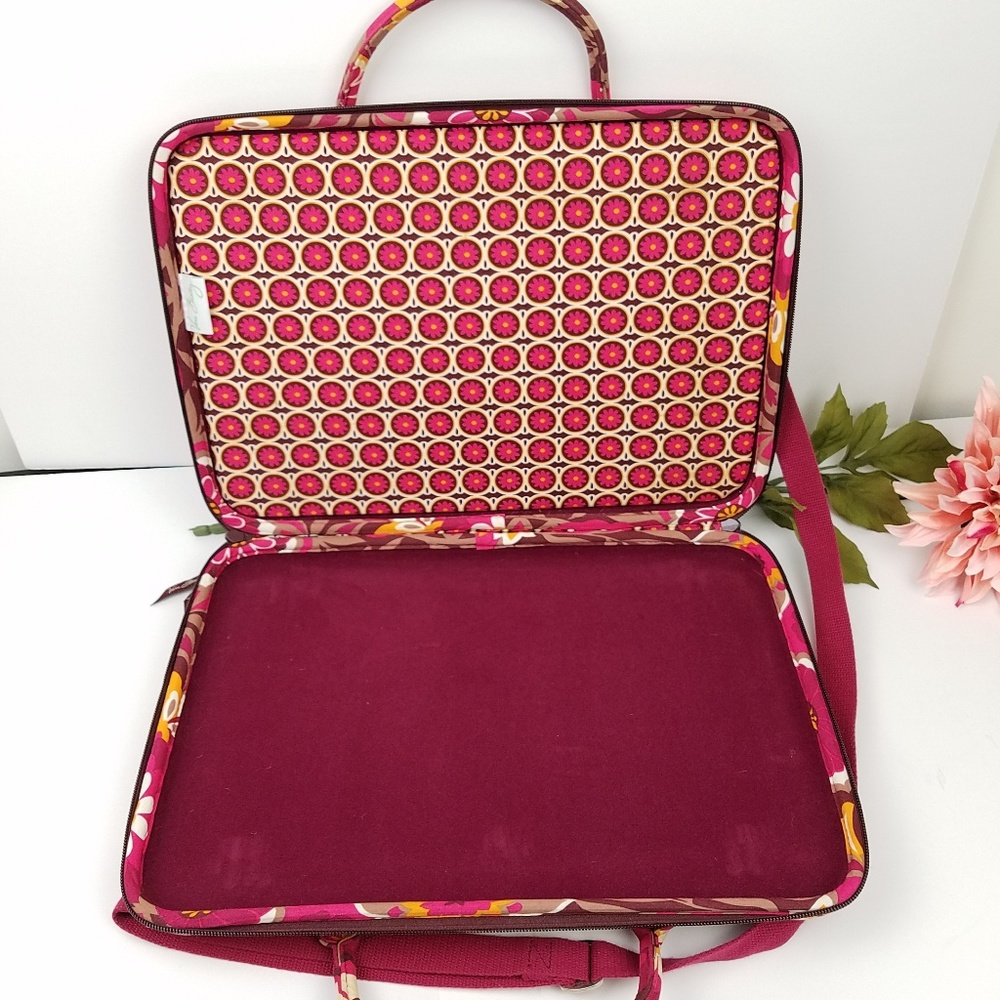 Vera Bradley laptop bag with two sidepockets - Picture 2 of 8